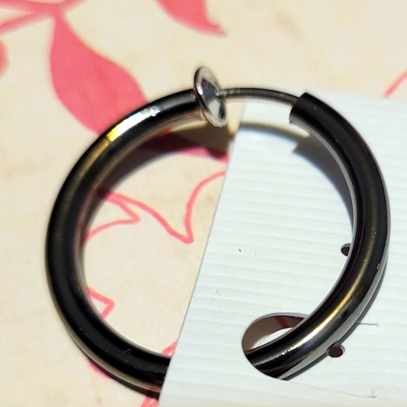 NWT Clip-On Gun Metal Hoop Earrings - Picture 3 of 4